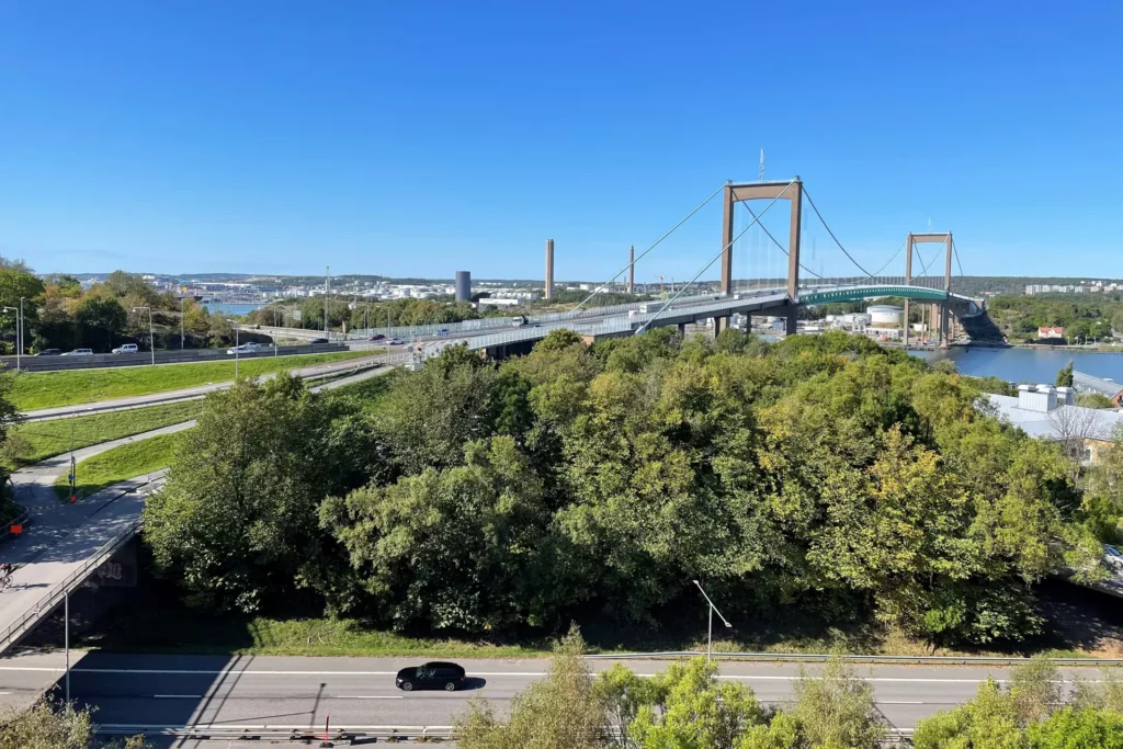 Utsikt från Silverkällan - äldreboende och grundskola i Göteborg